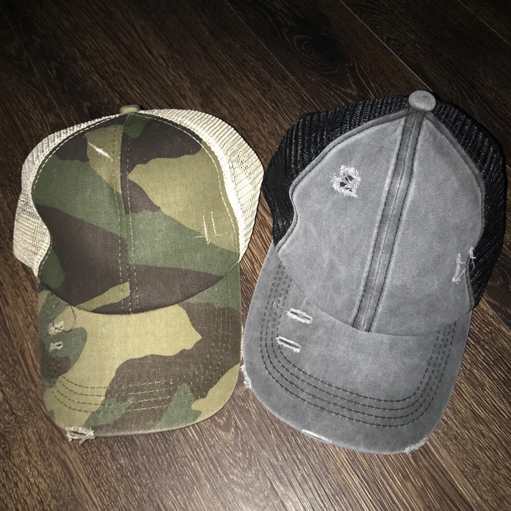 2 Criss Cross hats